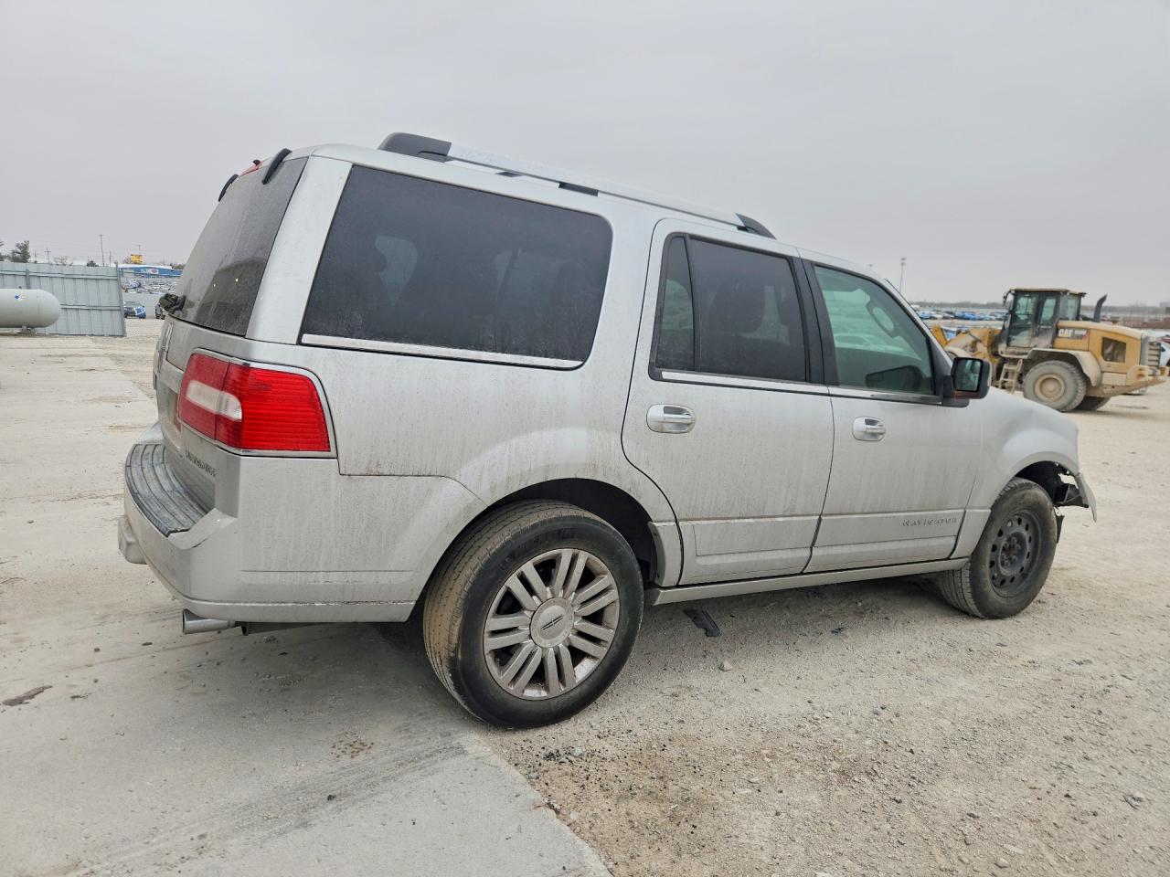 2013 Lincoln Navigator VIN 5LMJJ2H52DEL07880 photo 3