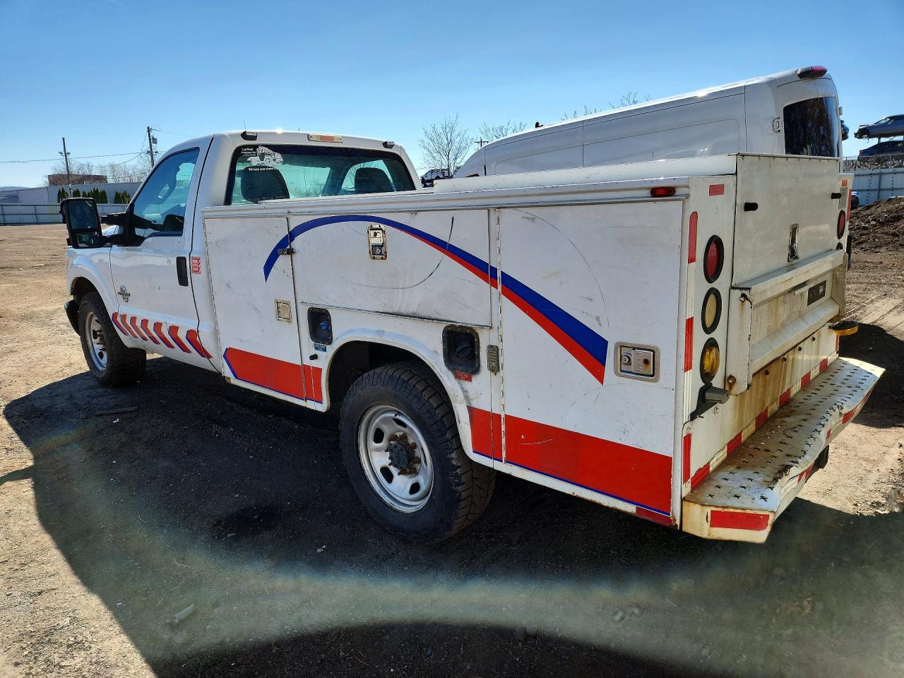 2015 Ford F350 VIN 1FDRF3ET4FEC14894 photo 2