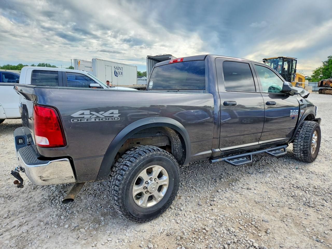 2017 Ram All models VIN 3C6UR5CJ9HG702437 photo 3