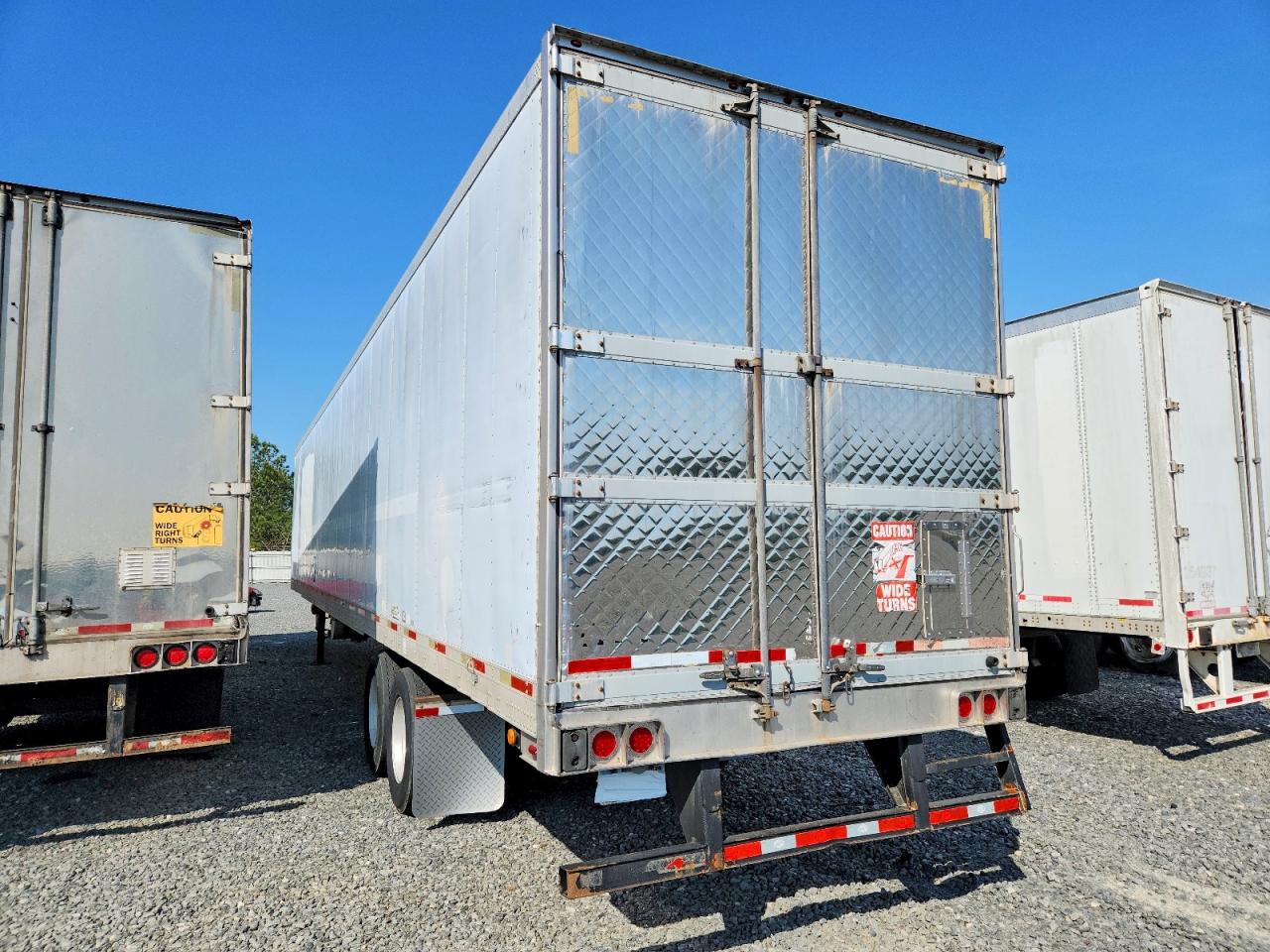 2007 UTIL Trailer VIN 1UYVS25367U130223 photo 3