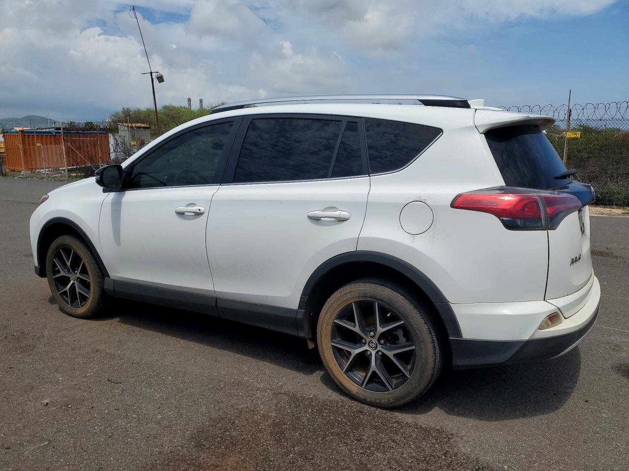 2016 Toyota Rav4 VIN JTMNFREV4GJ071770 photo 2