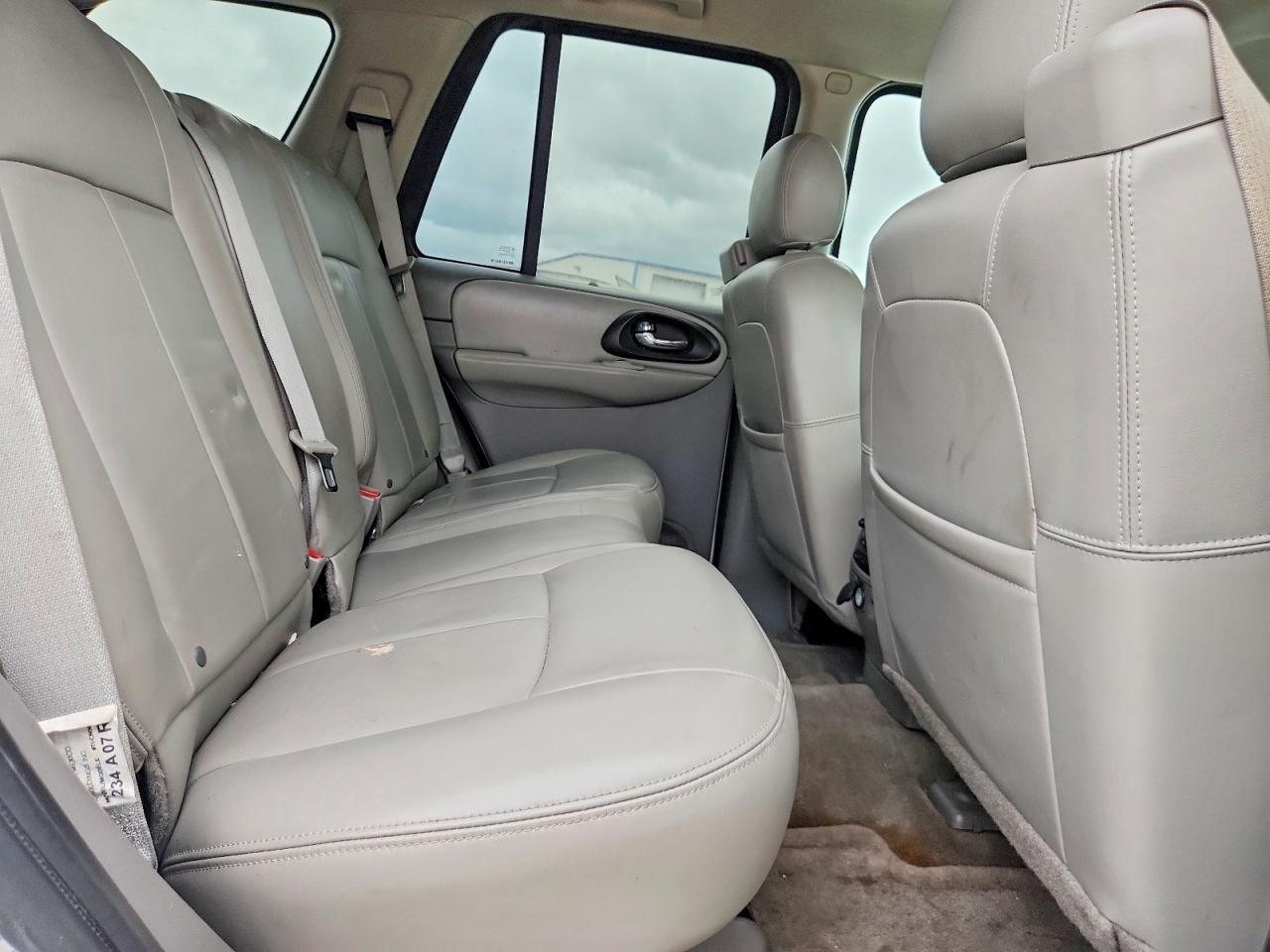 2008 Chevrolet Trailblaze VIN 1GNDS13S382134393 photo 11