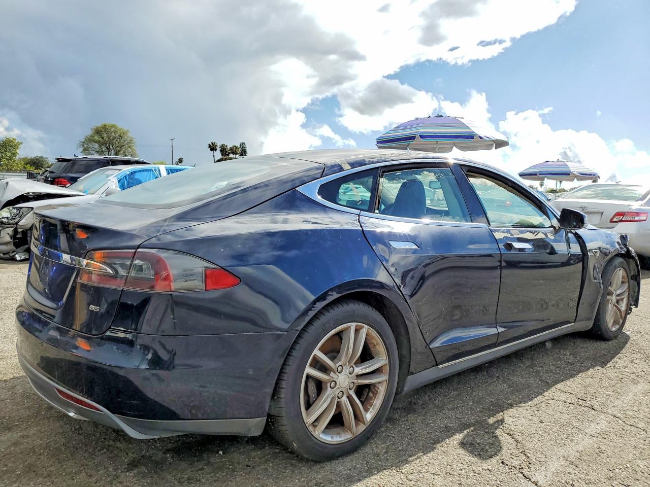 2015 Tesla Model s VIN 5YJSA1H14FF080616 photo 3