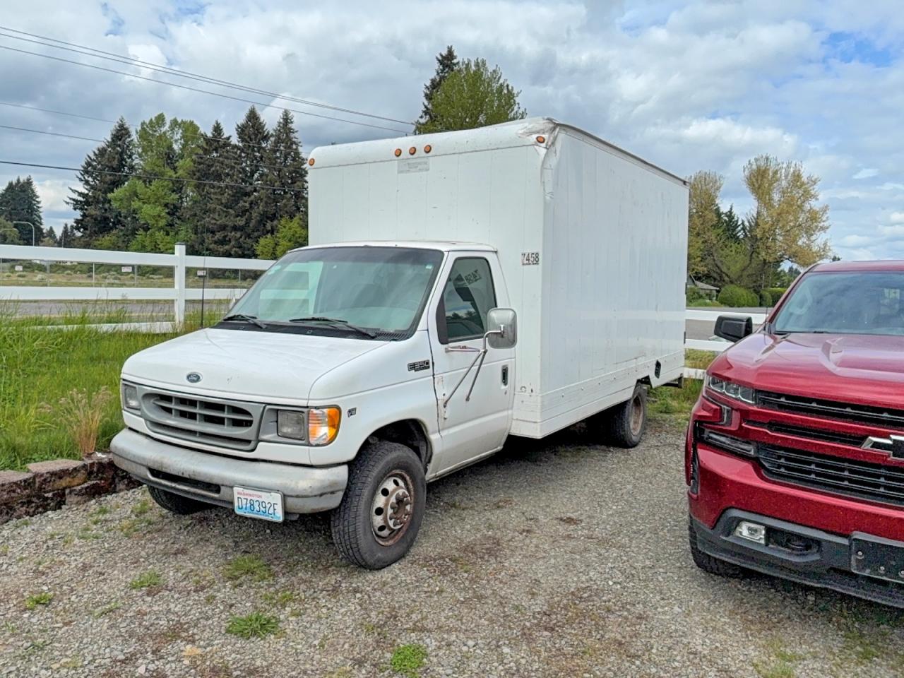 2000 Ford Econoline VIN 1FDWE35L7YHB54648 photo 2