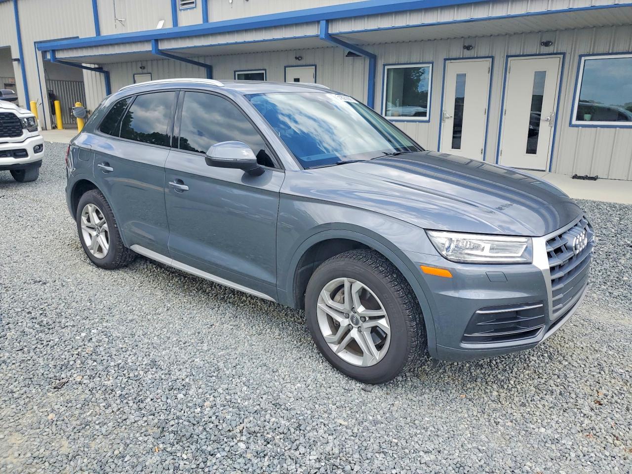 2018 Q5 VIN WA1ANAFY3J2021577 photo 4
