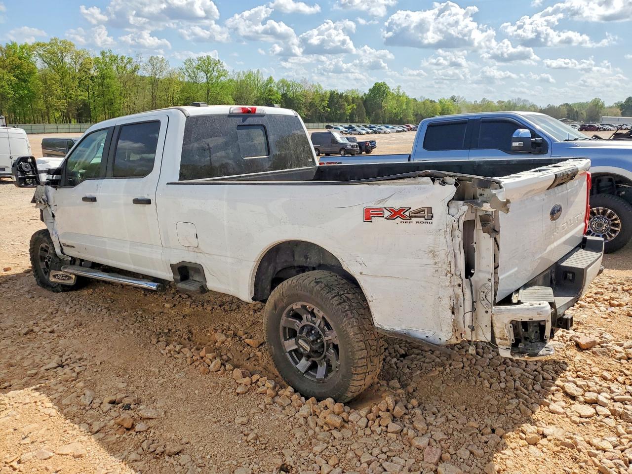 2024 Ford F350 VIN 1FT8W3BT7REE20588 photo 2