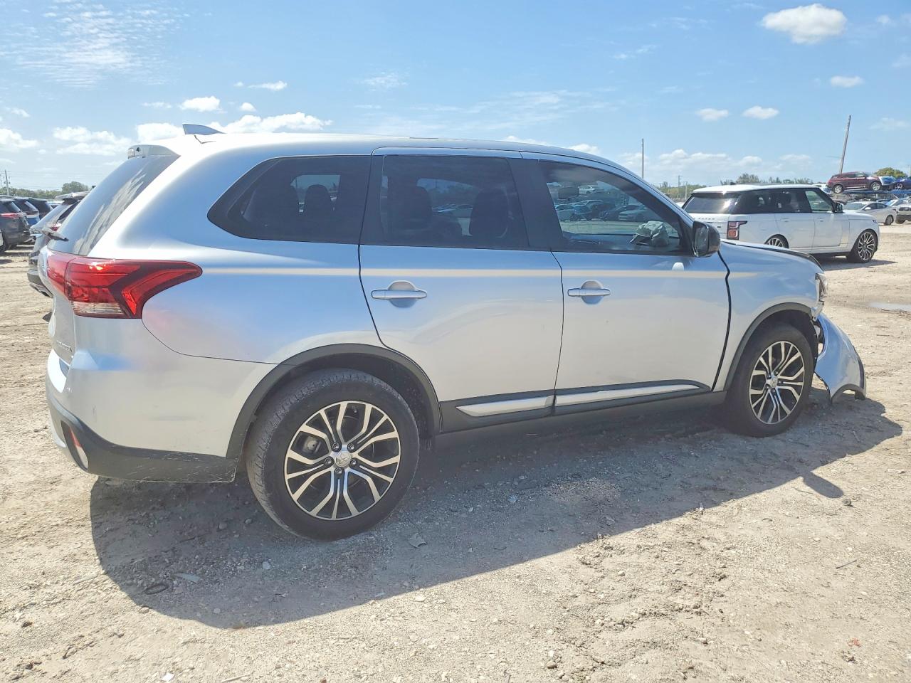 2017 Mitsubishi Outlander VIN JA4AZ2A37HZ015370 photo 3