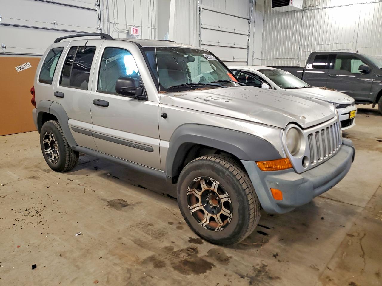 2005 Jeep Liberty VIN 1J4GK48K05W502348 photo 4