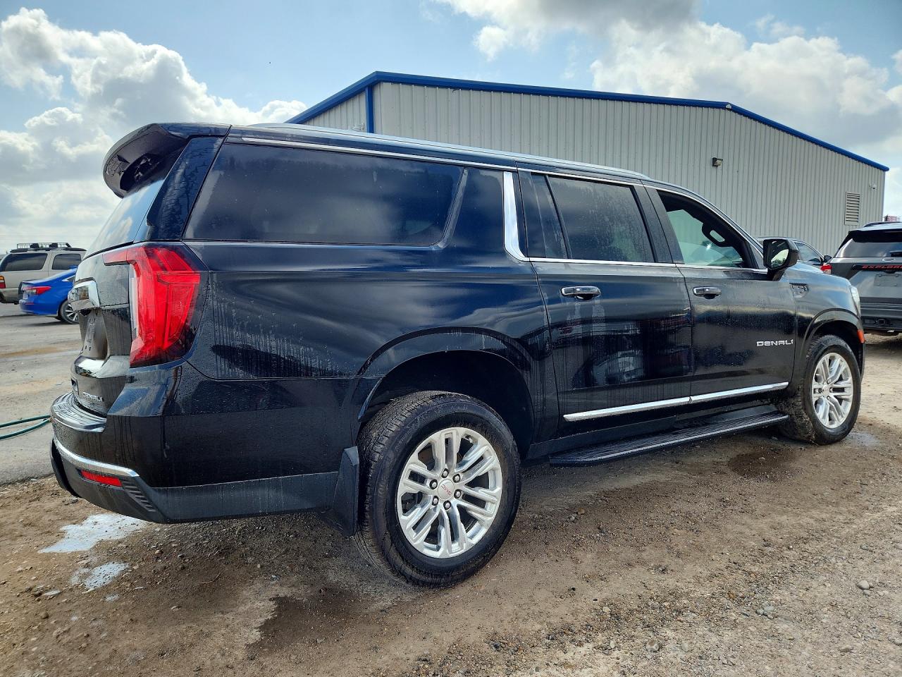 2021 GMC Yukon VIN 1GKS1GKD1MR463740 photo 3