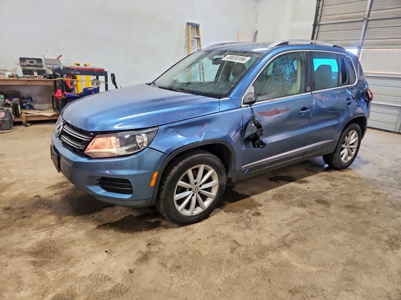 2017 Volkswagen Tiguan VIN WVGRV7AX8HK025608 photo 1