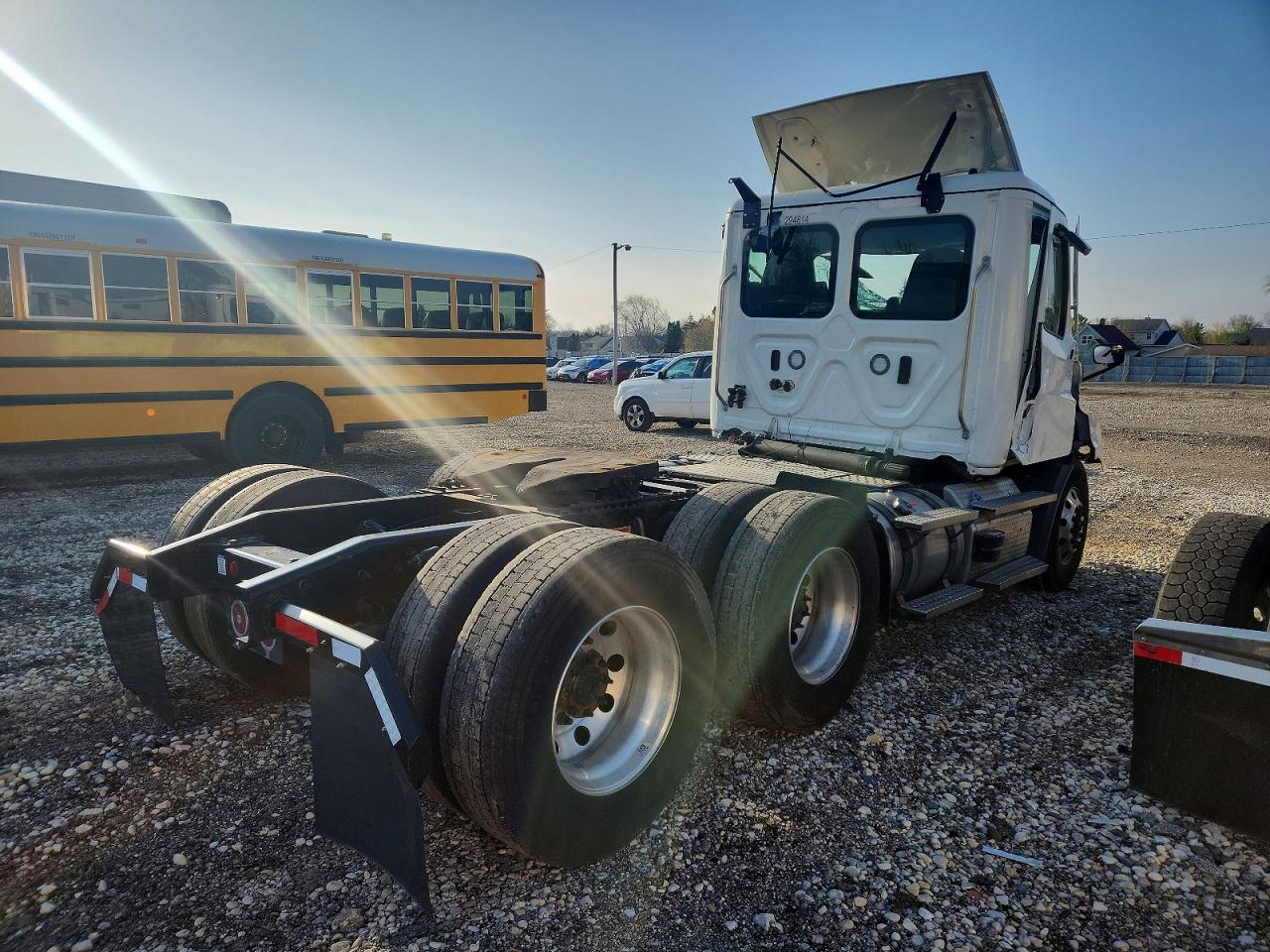 2025 FREIGHTLINER All other VIN 3AKJHTDV0SDVL0279 photo 4