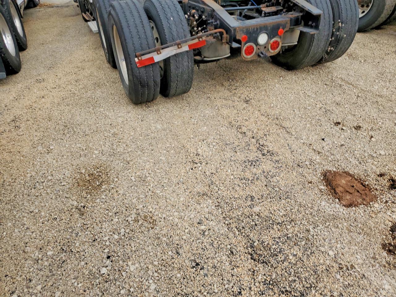 2019 FREIGHTLINER All other VIN 3AKJGEDV6KDKH1954 photo 3