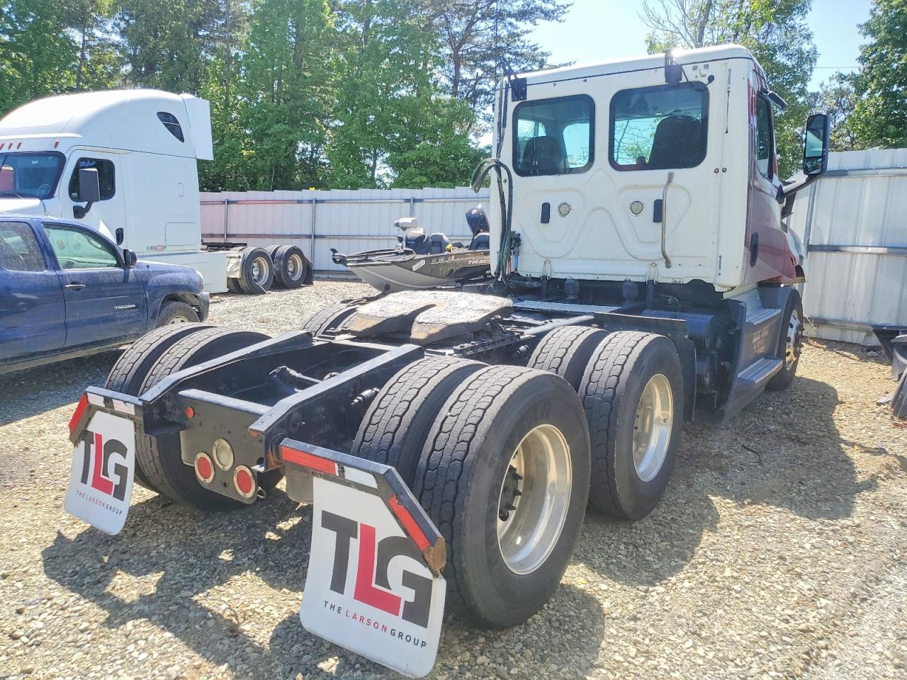 2019 FREIGHTLINER All other VIN 3AKJHLDV3KSKA4984 photo 4