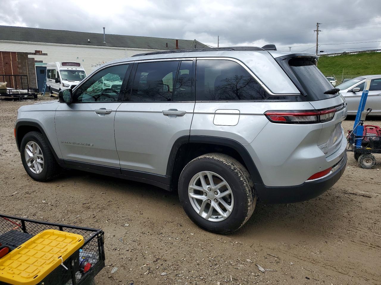 2025 Jeep Cherokee VIN 1C4RJHAG9SC308803 photo 2