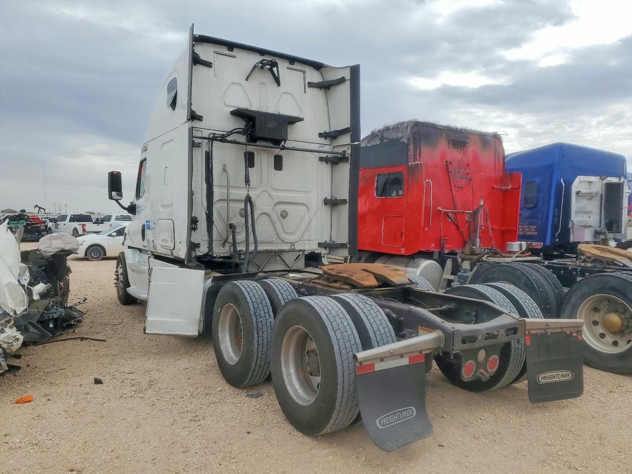 2015 FREIGLINER All other VIN 3AKJGLD51FSGF9151 photo 3