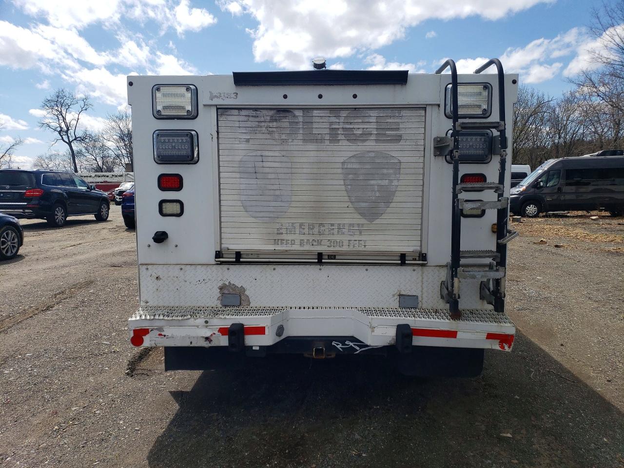 2010 Ford F550 VIN 1FDAX5HR9AEA82553 photo 6