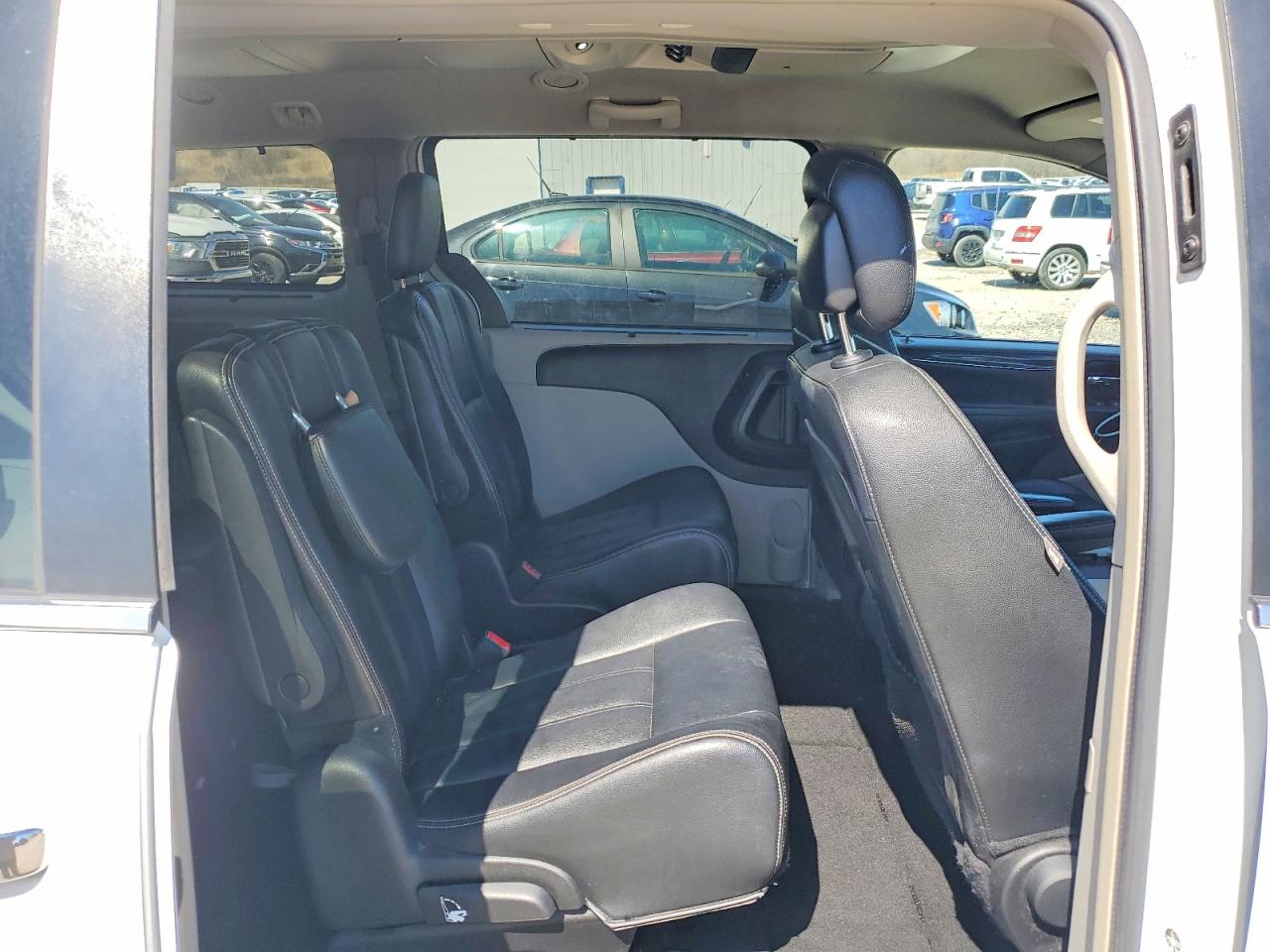 2016 Chrysler Minivan VIN 2C4RC1BG1GR253200 photo 11