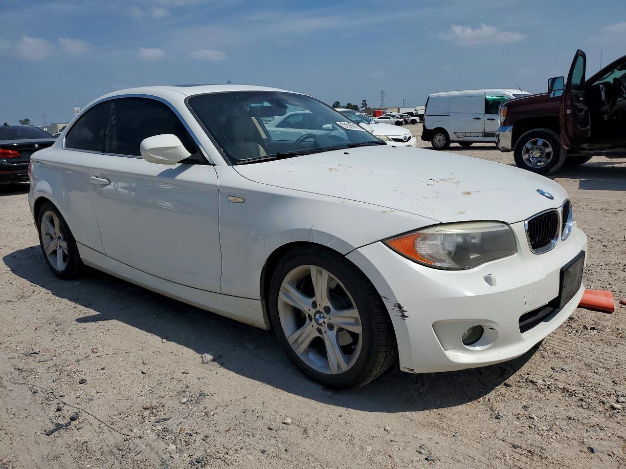 2013 BMW 1 series VIN WBAUP7C52DVP24162 photo 4