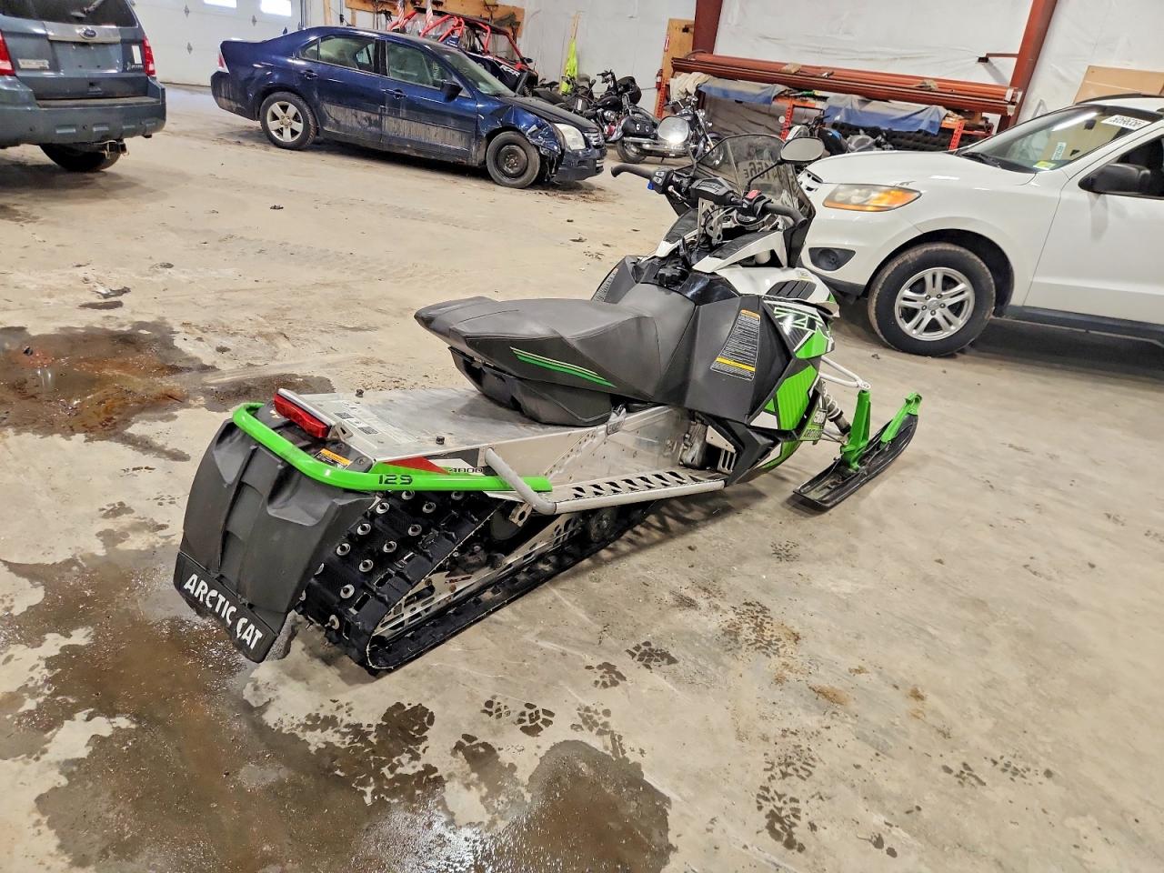 2016 Arctic Cat Snowmobile VIN 4UF16SNW4GT101765 photo 4