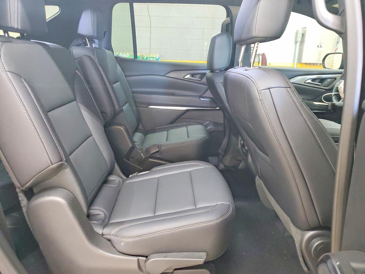2025 Chevrolet Traverse VIN 1GNERGRS0SJ256197 photo 11