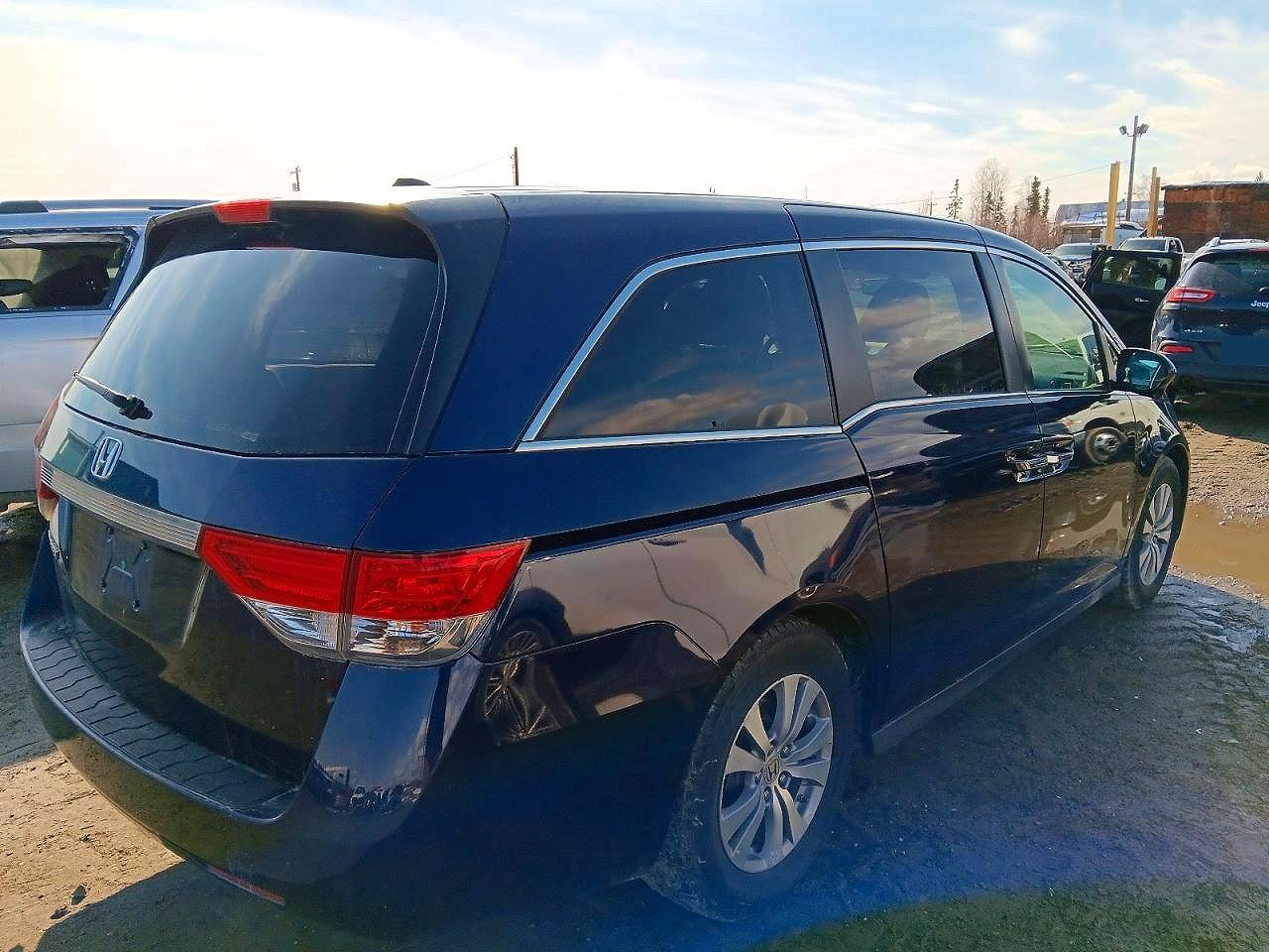 2017 Honda Odyssey VIN 5FNRL5H63HB020776 photo 3