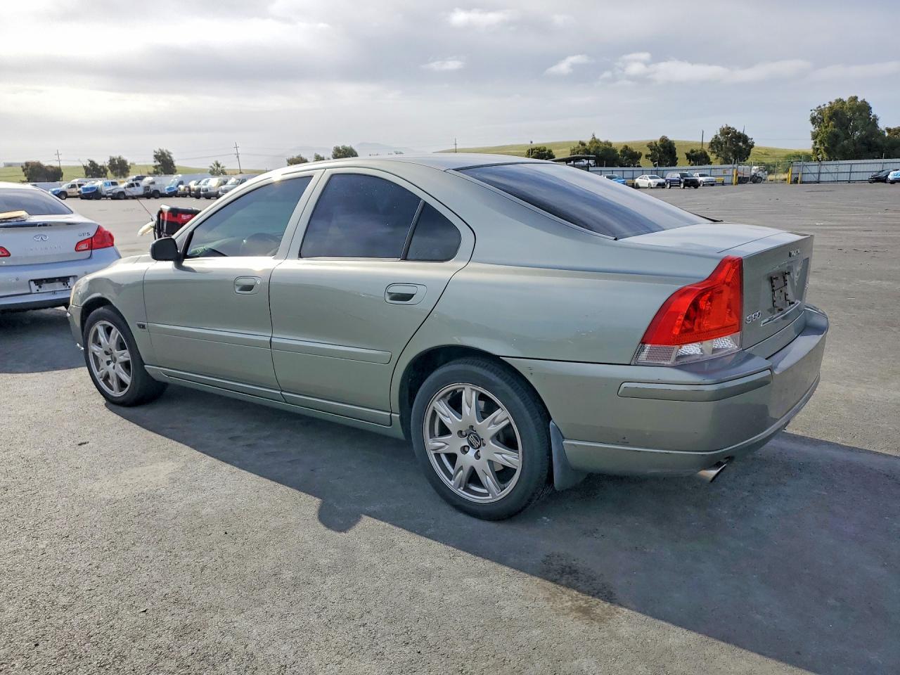 2006 Volvo S60 VIN YV1RS592162552620 photo 2