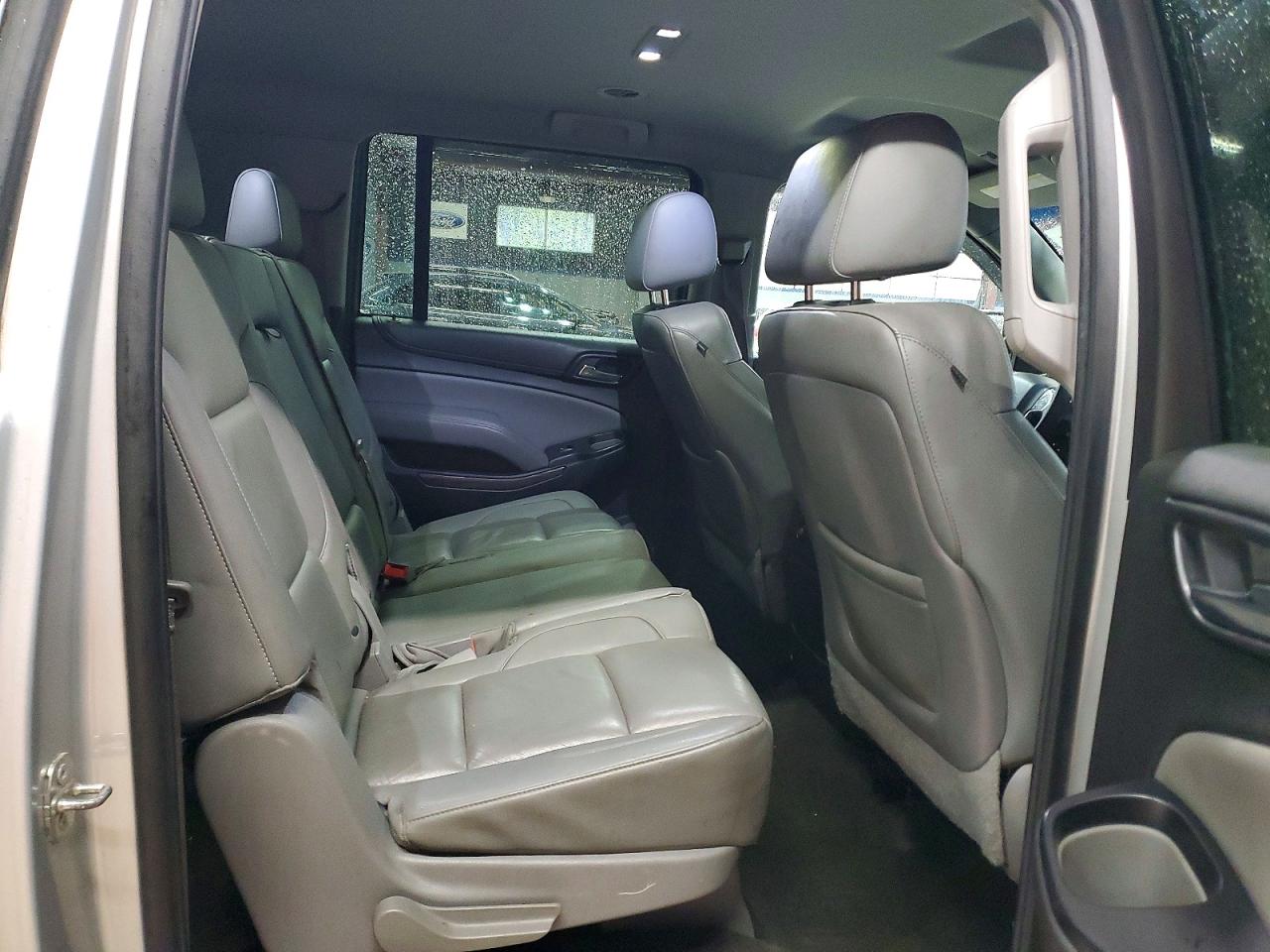 2015 Chevrolet Suburban VIN 1GNSKJKC8FR556990 photo 11