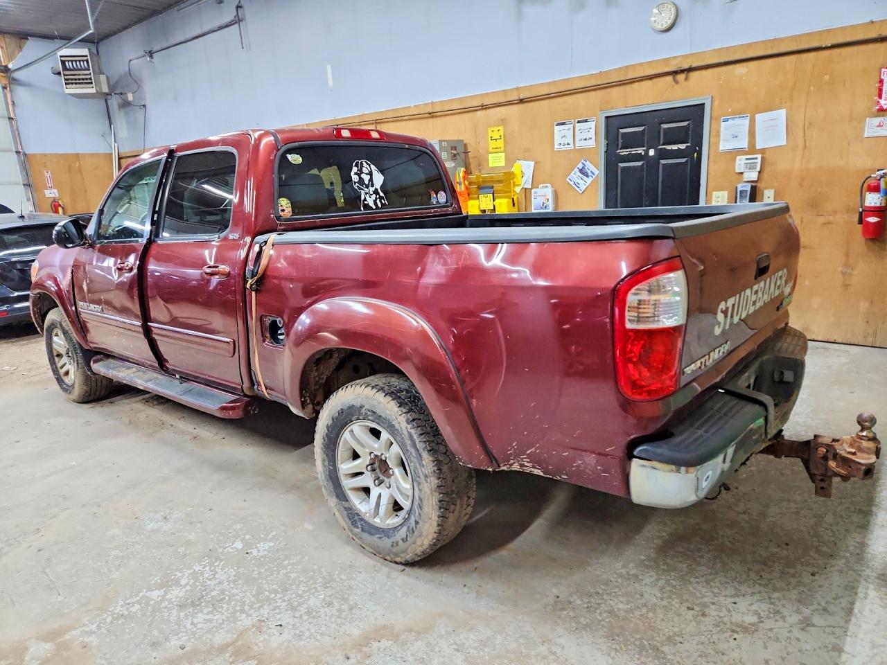 2005 Toyota Tundra VIN 5TBDT44105S477429 photo 2