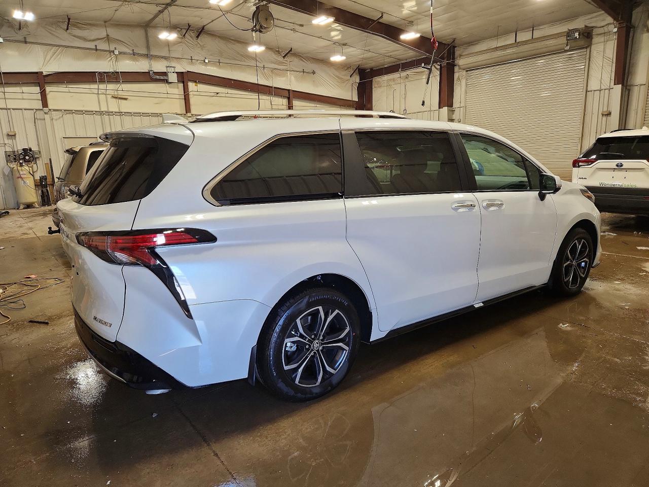 2026 TOYOTA Sienna VIN 5TDESKFC5TS236853 photo 3