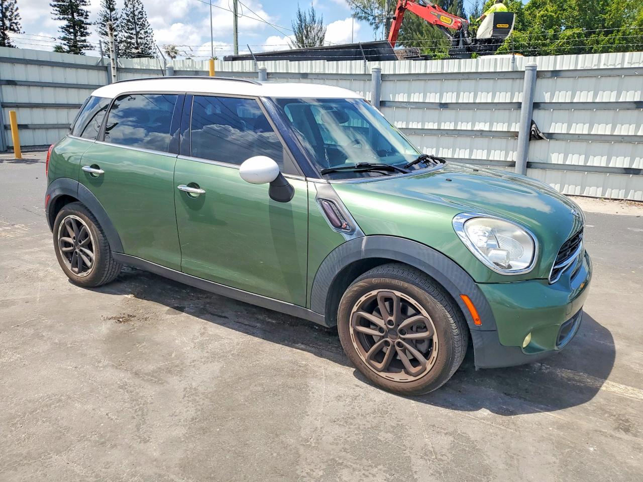 2016 MINI Cooper VIN WMWZC3C53GWT08761 photo 4