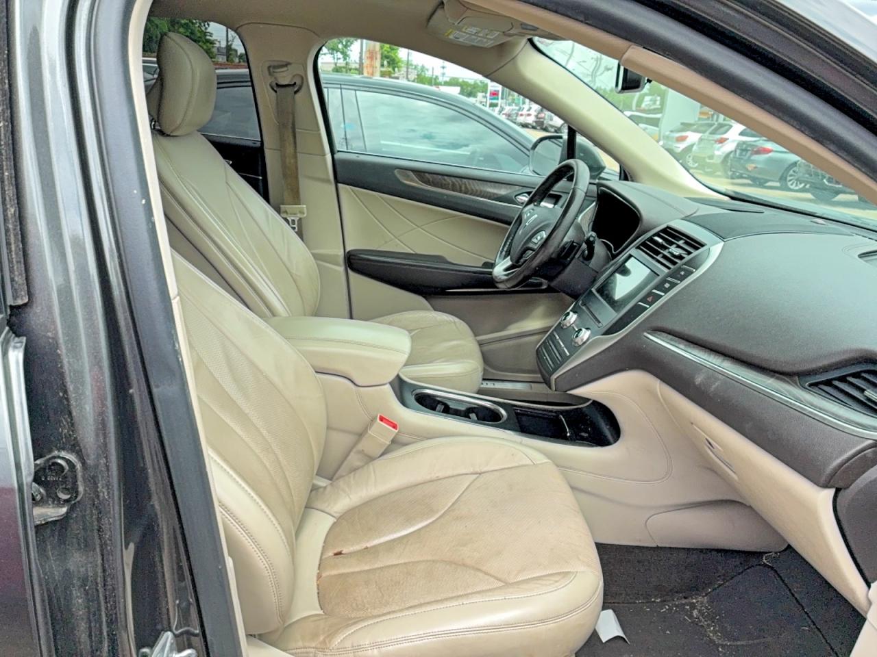 2017 LINCOLN Mkc VIN 5LMCJ3C92HUL36106 photo 5