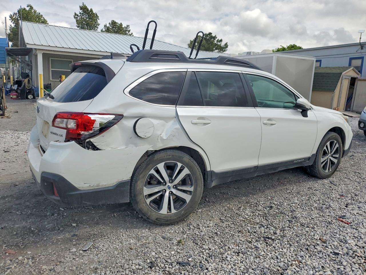 2019 Subaru Outback VIN 4S4BSANC2K3286734 photo 3