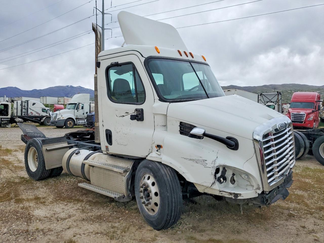 2014 FREIGHTLINER All other VIN 3AKBGADV2ESFL3148 photo 1