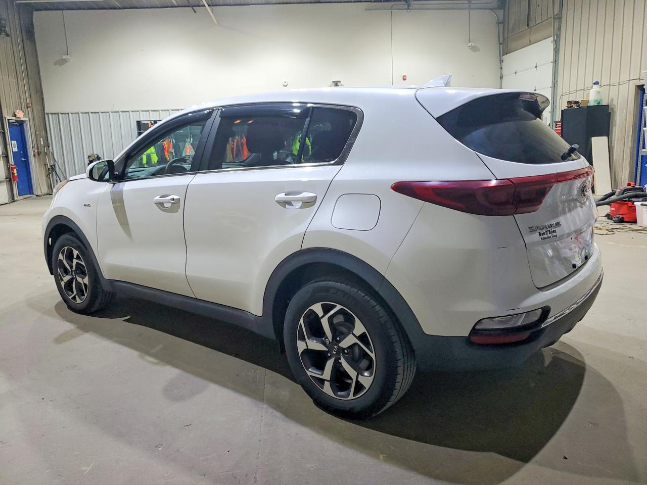 2021 Kia Sportage VIN KNDPMCAC1M7937126 photo 2