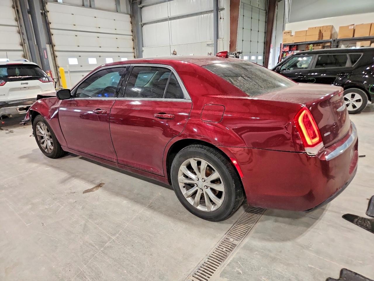2017 Chrysler 300 VIN 2C3CCARG2HH534333 photo 2