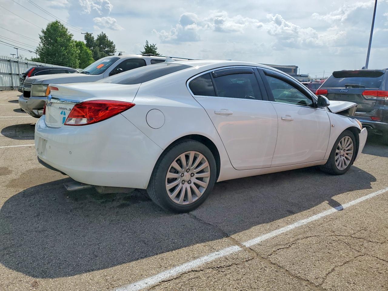 2011 Buick Regal VIN 2G4GV5EV0B9207655 photo 3