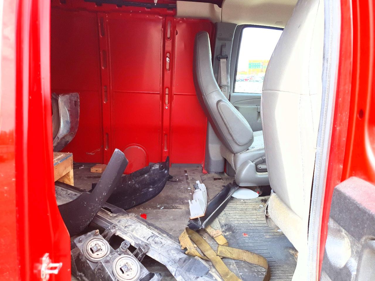 2023 GMC Savana VIN 1GTW7AFP2P1184801 photo 11