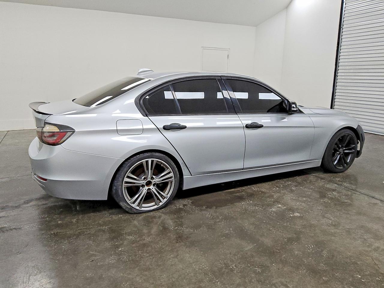 2012 BMW 3 series VIN WBA3A5G54CNP15473 photo 3