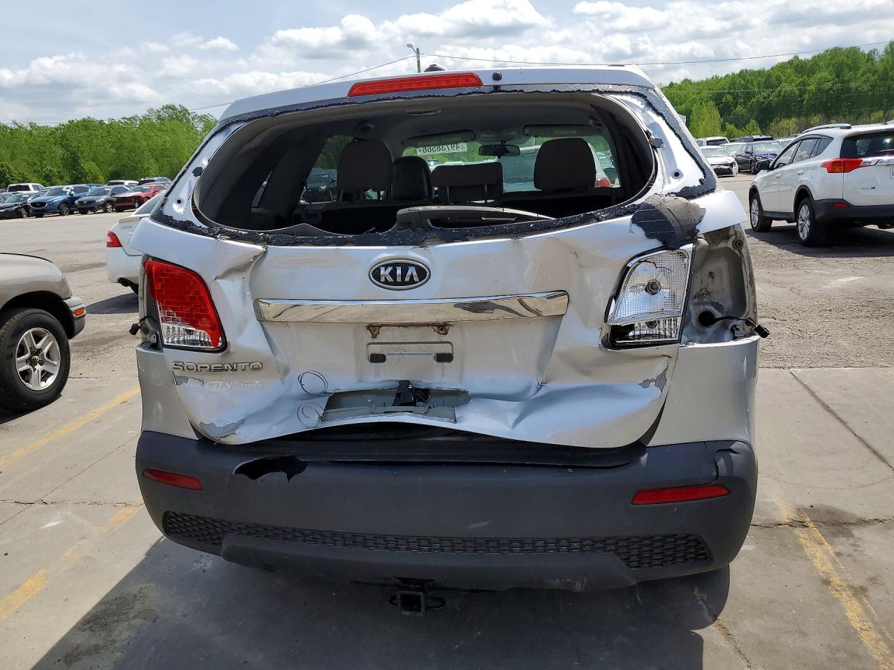 2011 Kia Sorento VIN 5XYKT3A1XBG032329 photo 6