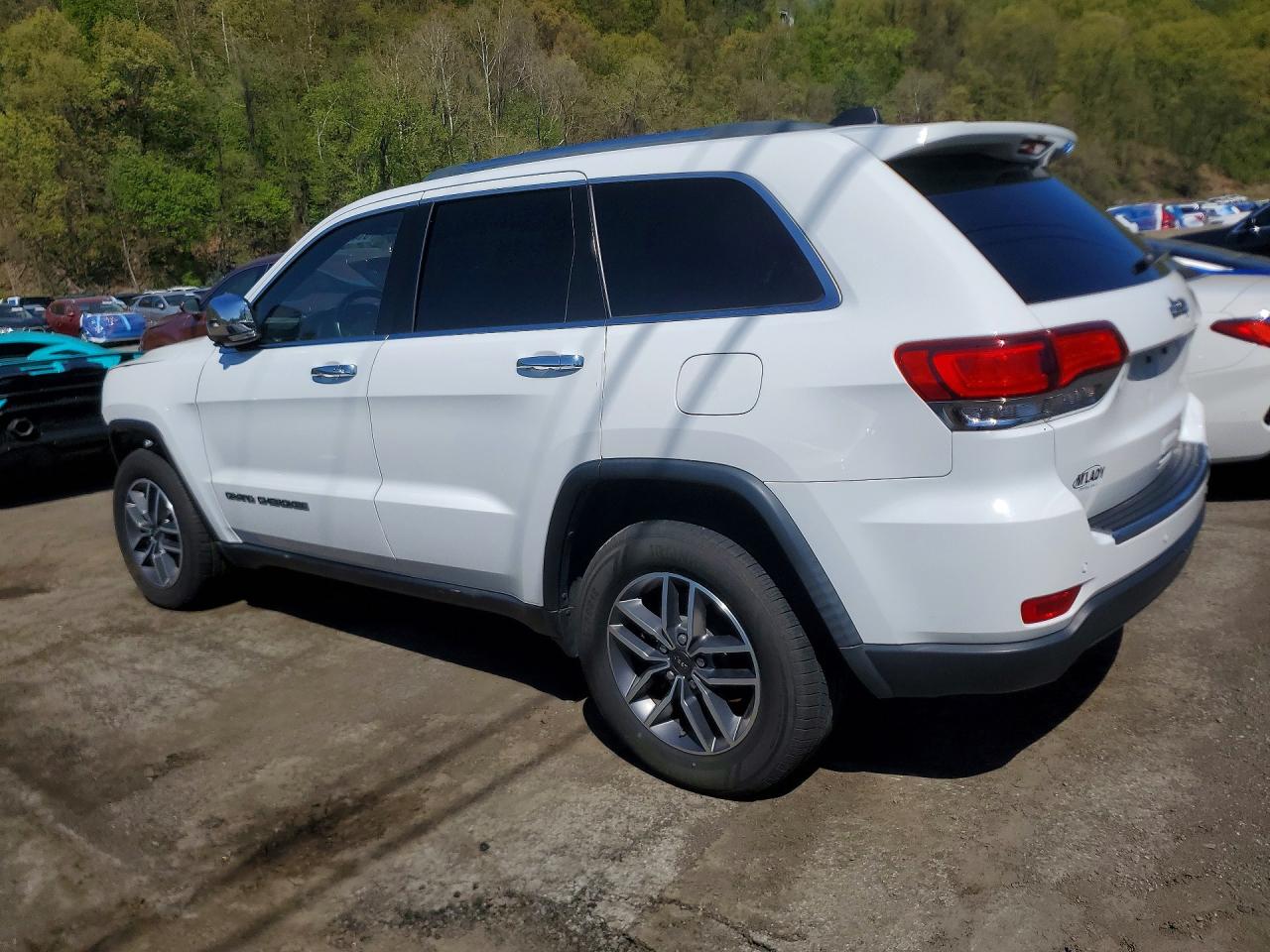 2020 Jeep Cherokee VIN 1C4RJEBG8LC318298 photo 2