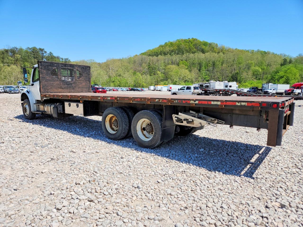 2015 FREIGHTLINER All other VIN 1FVHCYCY0FHGE8896 photo 2
