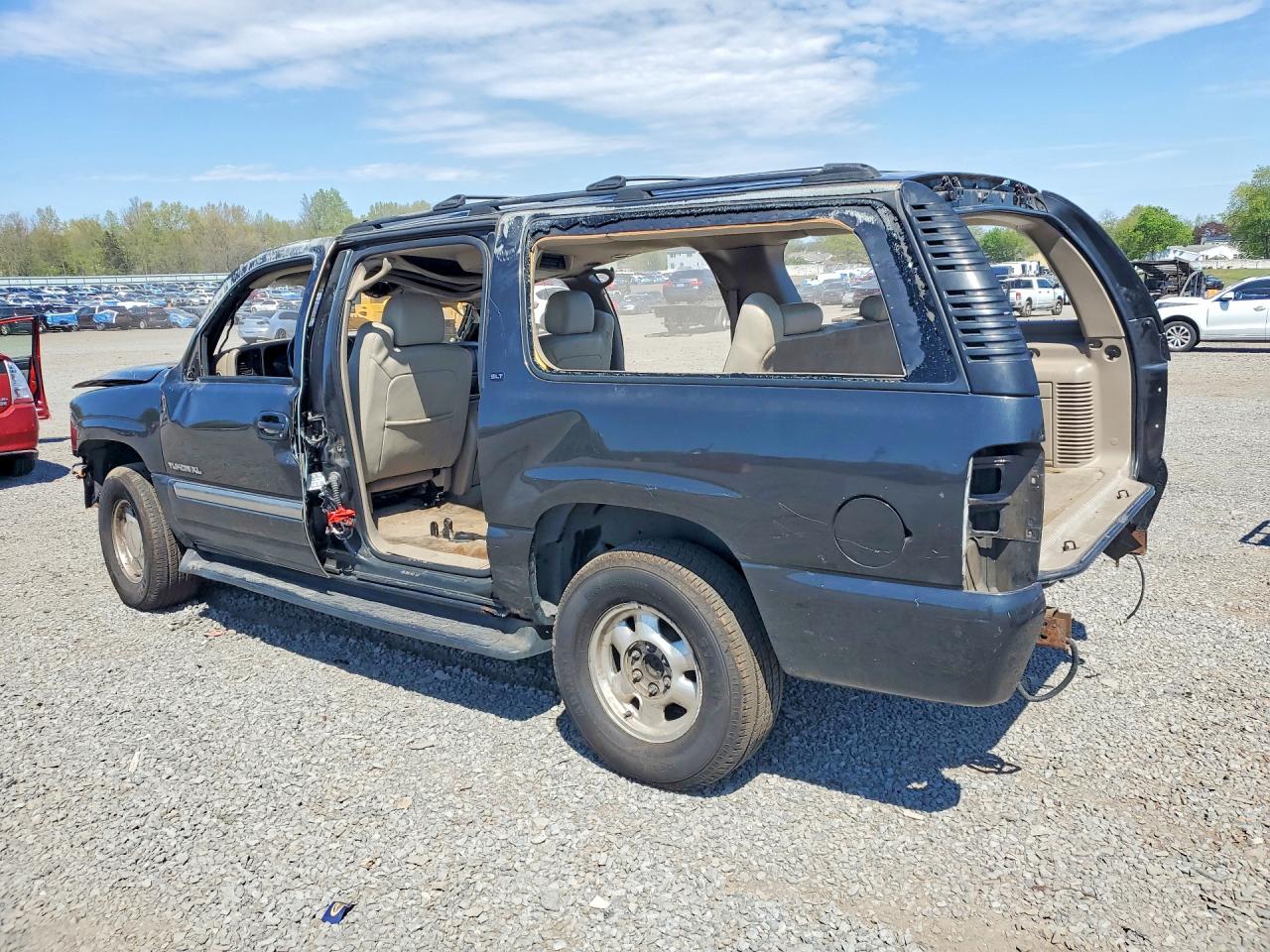 2004 GMC Yukon VIN 3GKFK16T04G185863 photo 2
