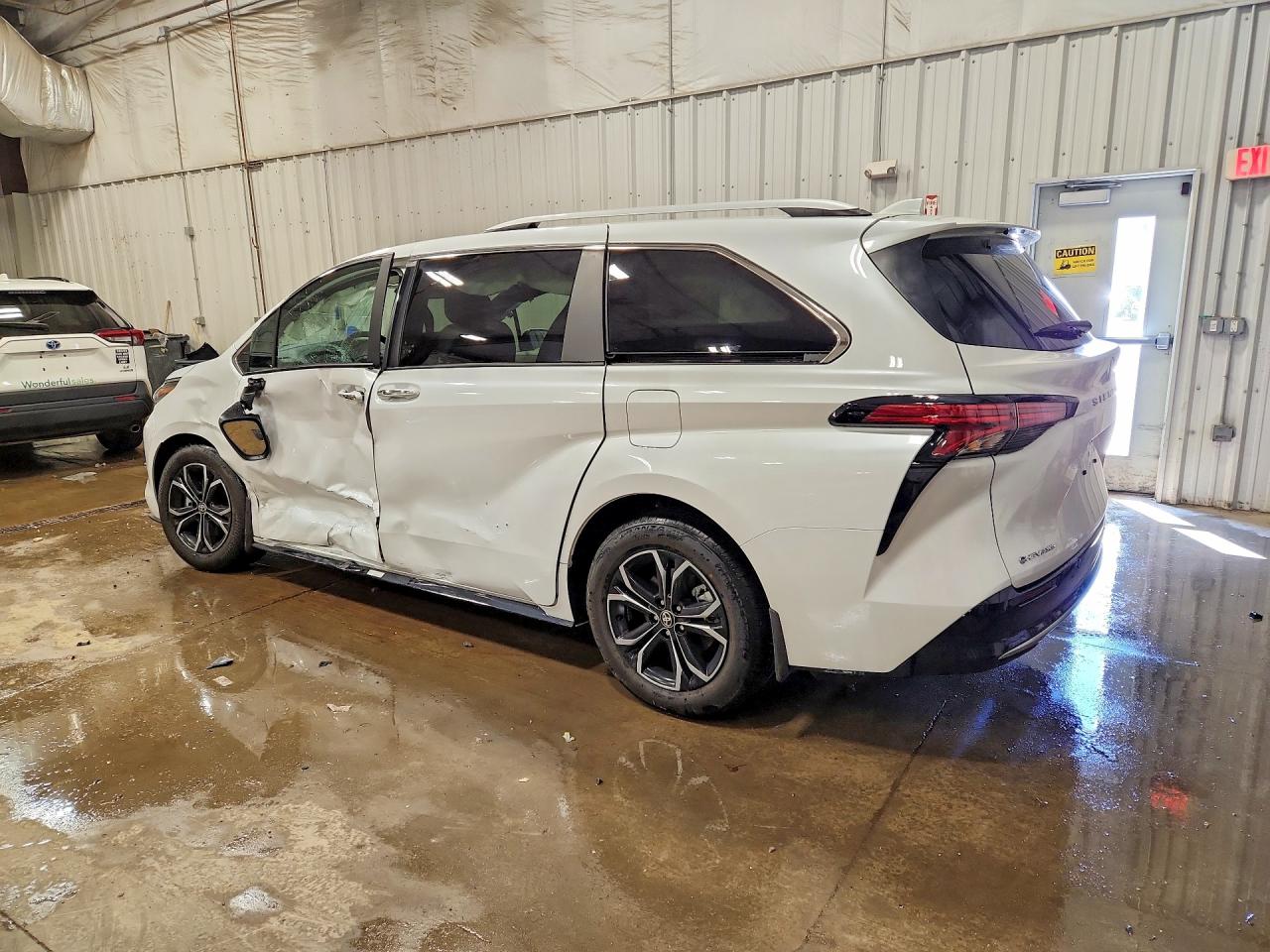 2026 TOYOTA Sienna VIN 5TDESKFC5TS236853 photo 2