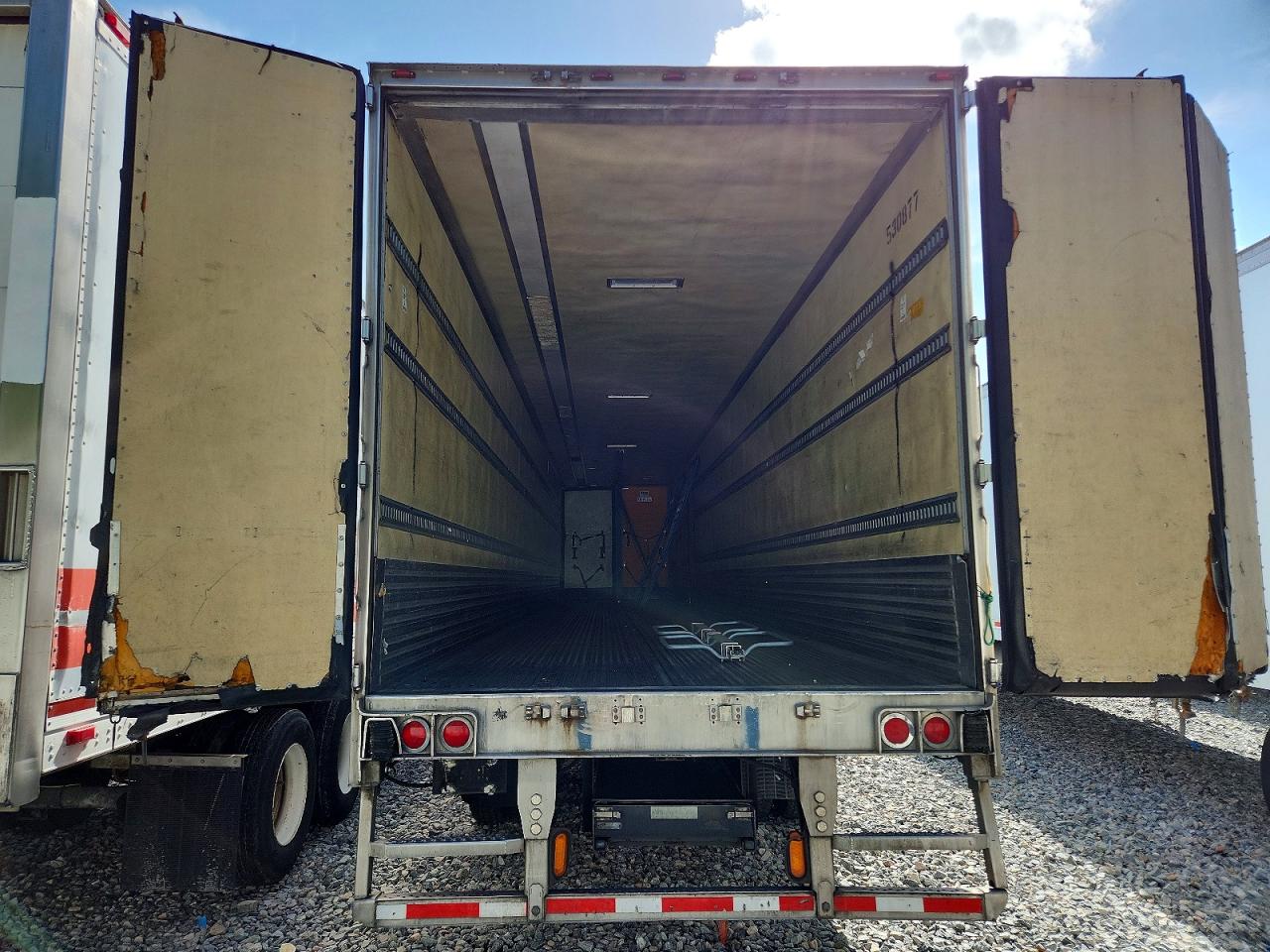 2011 UTILITY All models VIN 1UYVS2534BM063615 photo 6