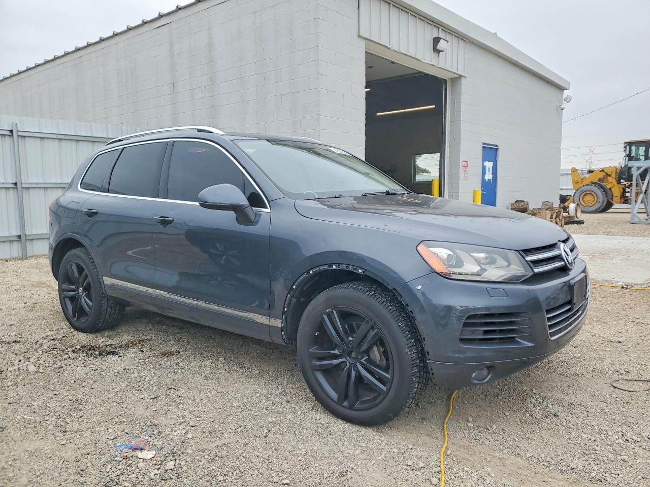 2013 Volkswagen Touareg VIN WVGEP9BP9DD012836 photo 4
