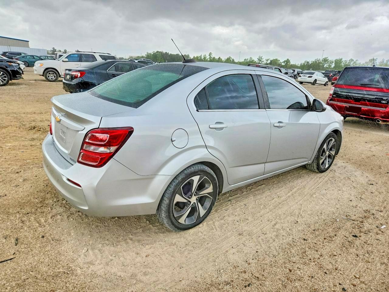 2020 Chevrolet SONIC VIN 1G1JF5SB9L4114146 photo 3