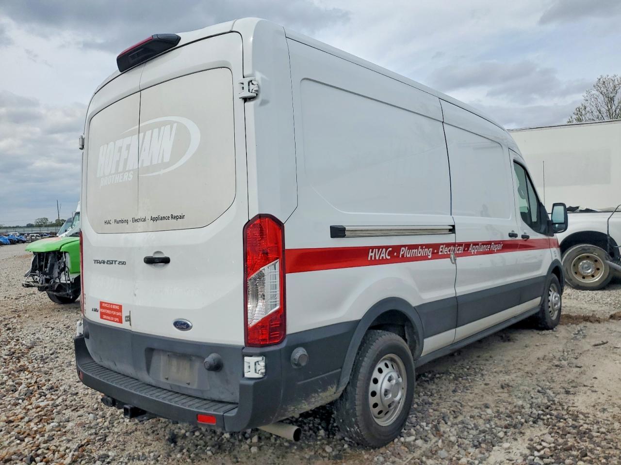 2022 Ford Transit VIN 1FTBR2C80NKA49903 photo 4