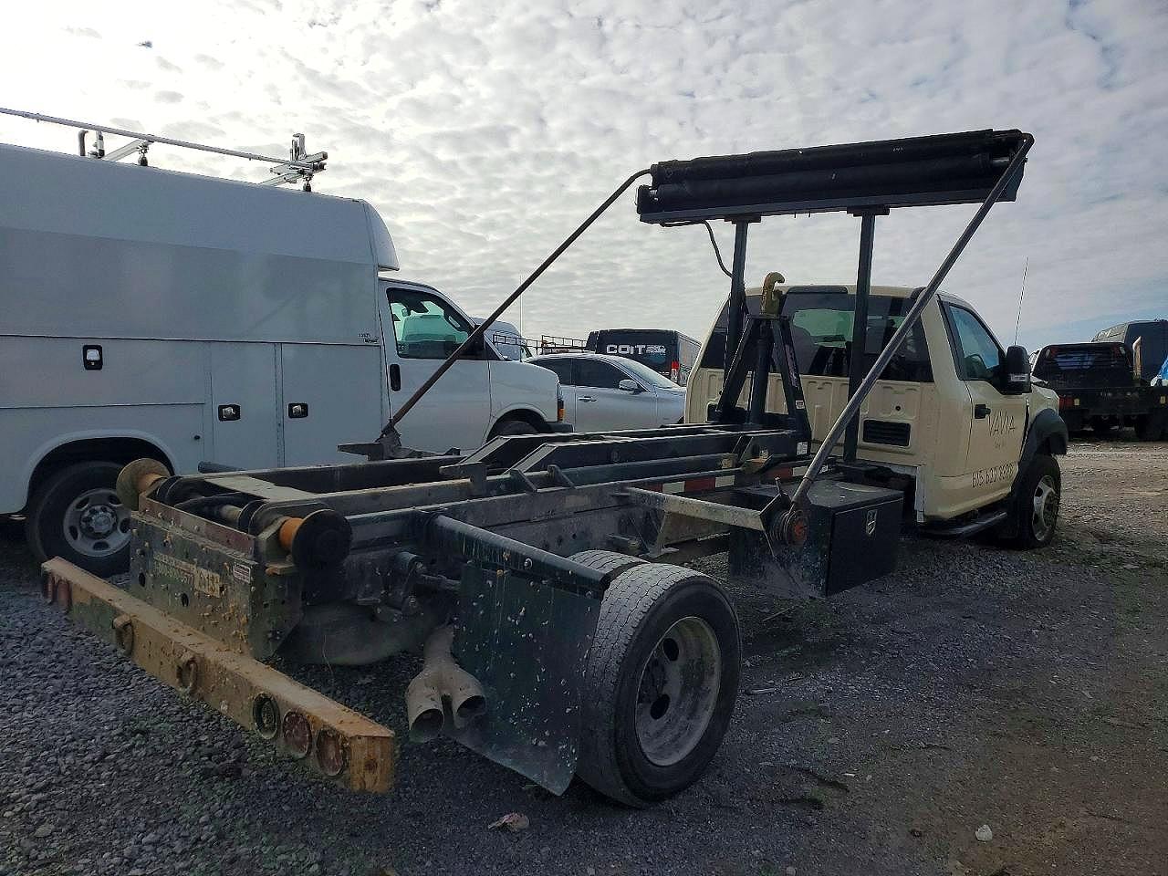 2019 Ford F550 VIN 1FDUF5GT5KEE76422 photo 3