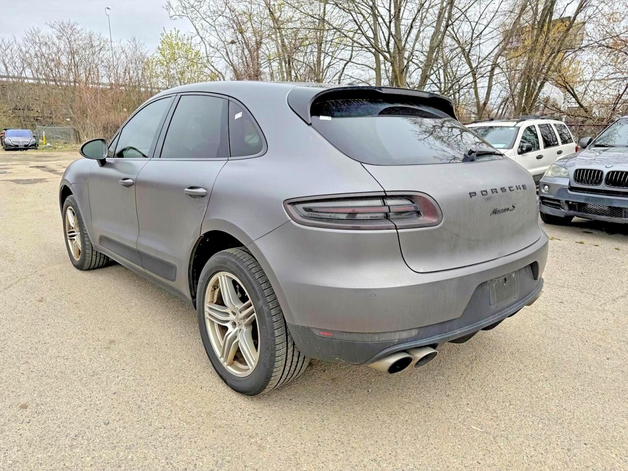 2016 Porsche Macan VIN WP1AB2A57GLB45029 photo 3