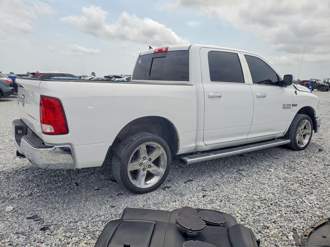 2018 Ram 1500 VIN 1C6RR6LT4JS188301 photo 3